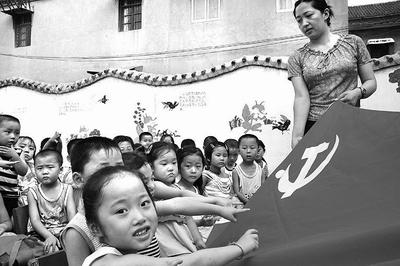 谭震林儿子北大毕业分配征求意见，谭：问啥呢，从哪来回哪去