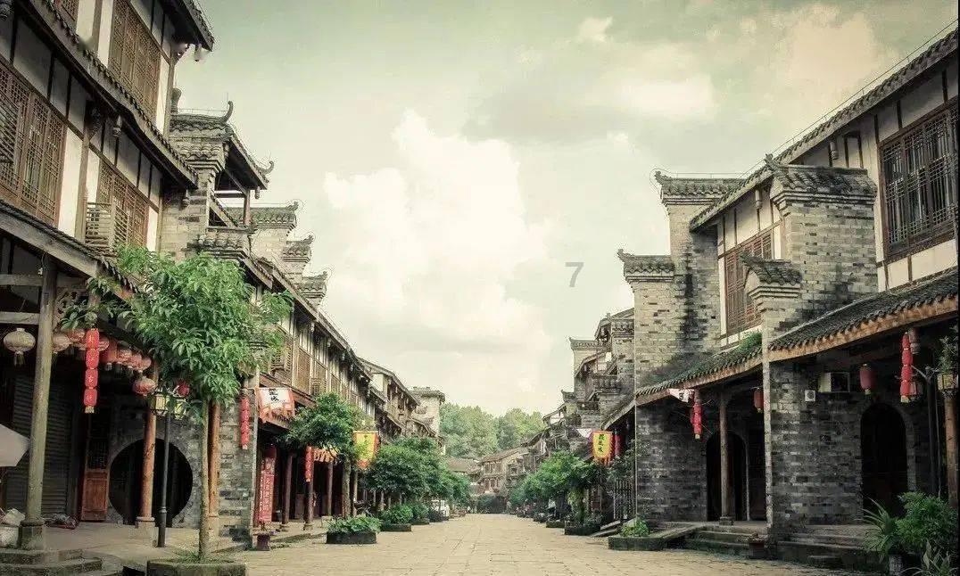 内政部租用机库练习转移难民计划;谷歌将在伦敦建新数据中心;伦敦冻结地铁票价